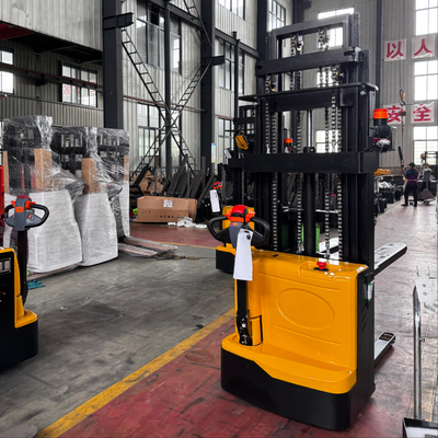 Electric Lifting Of 1.5t 1500mm Three Stage Mast Fully Electric Stacker