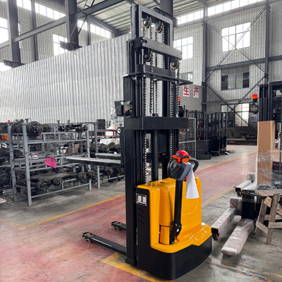 Electric Lifting Of 1.5t 1500mm Three Stage Mast Fully Electric Stacker