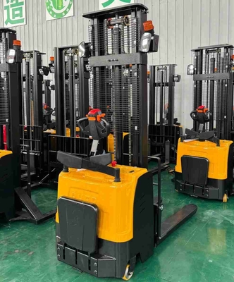 1500kg 1.5 Tons 4000mm 4 Meters Full Electric Stacker With Pedal For Transport Industry
