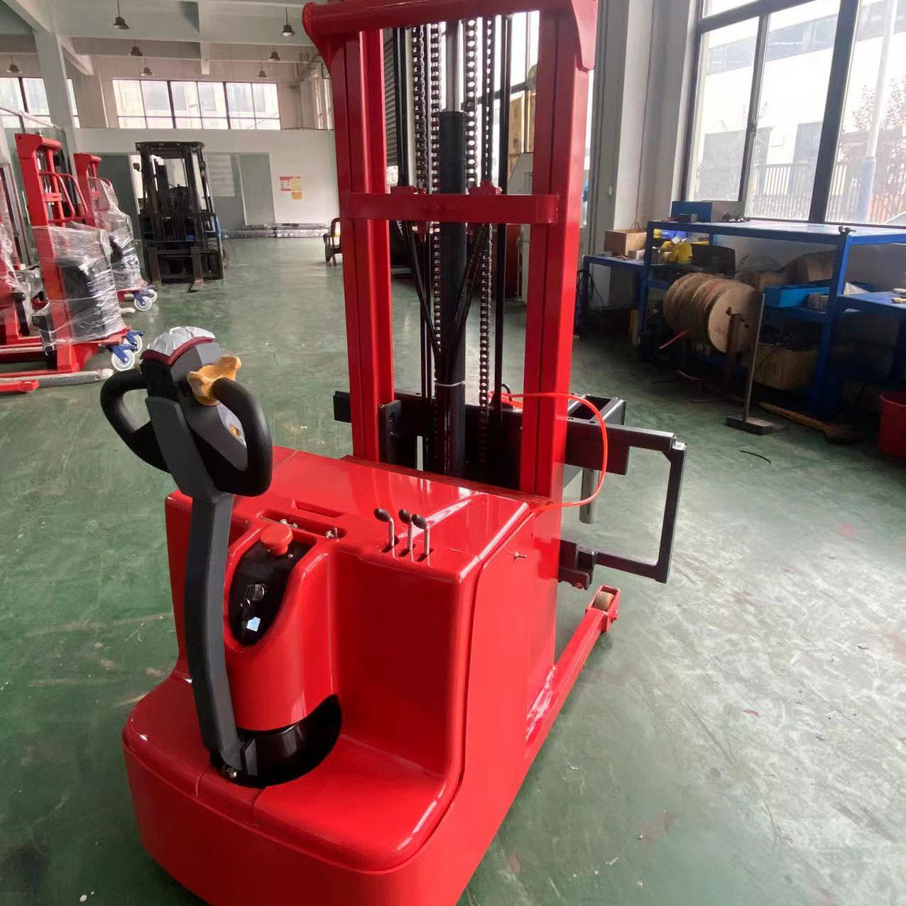 14ft 2204lbs Electric Paper Reel Stacker  For Paper Roll Lifting