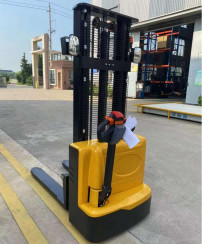 1.5t 2t 3m 4m Electric Forklift Stacker Pallet Truck Portable Small Turning Radius Customized