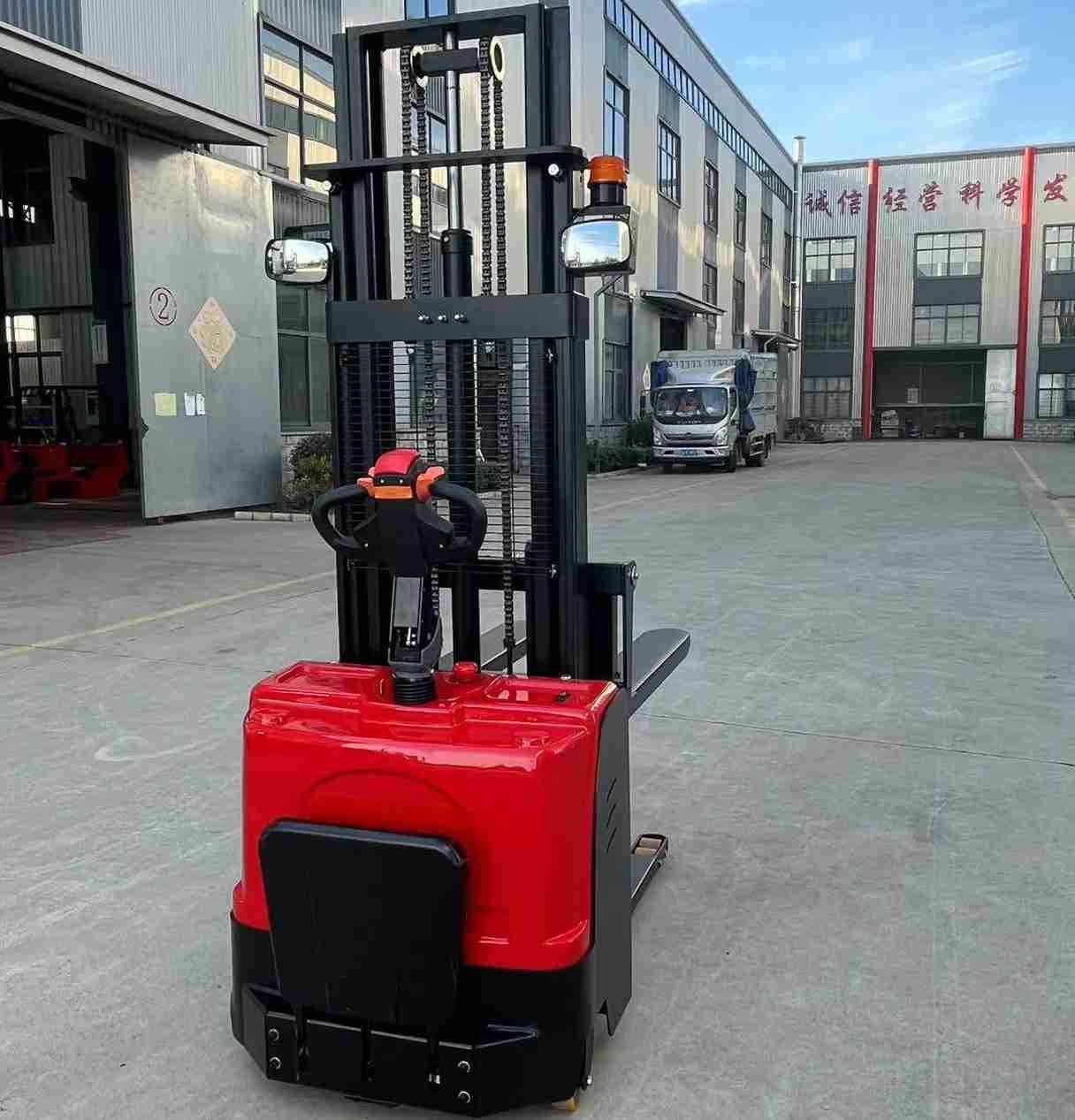 1500kg 1.5 Tons 4000mm 4 Meters Full Electric Stacker With Pedal For Transport Industry
