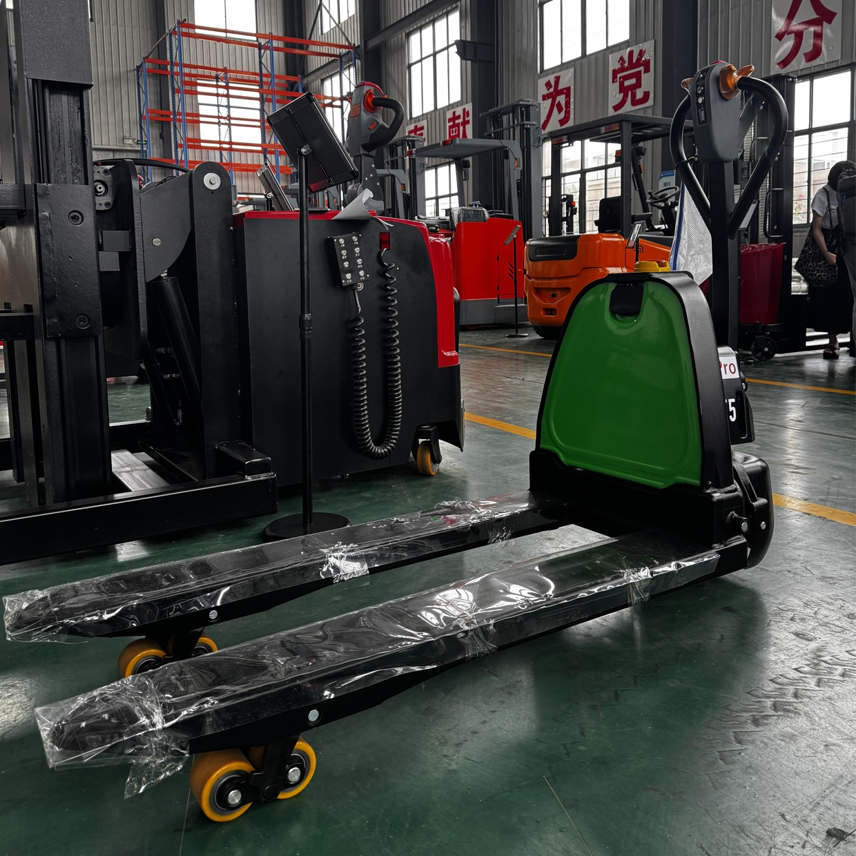 EP 1.5ton Electric Pallet Truck with 1500kg Capacity F5pro Lithium Battery Motor Pump Engine for Large Scale Supermarkets