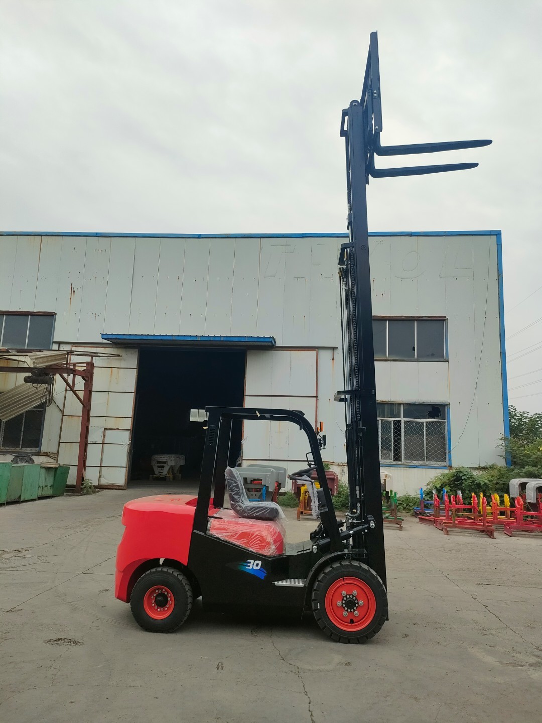 High Quality 3000kg 3000mm diesel Forklift New Counterbalanced  diesel Forklift Multiple Configurations